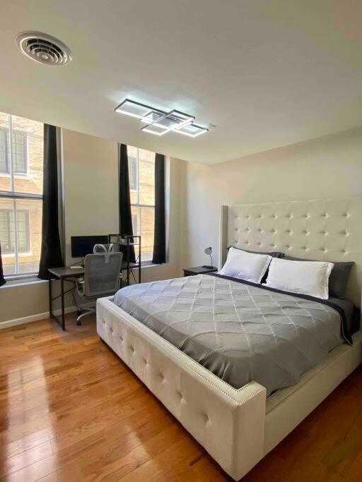 Downtown Albany 2 Bedroom + Workstation @ The Mark Exterior foto