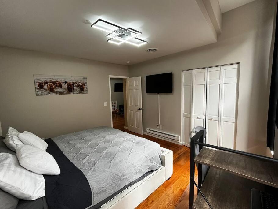 Downtown Albany 2 Bedroom + Workstation @ The Mark Exterior foto