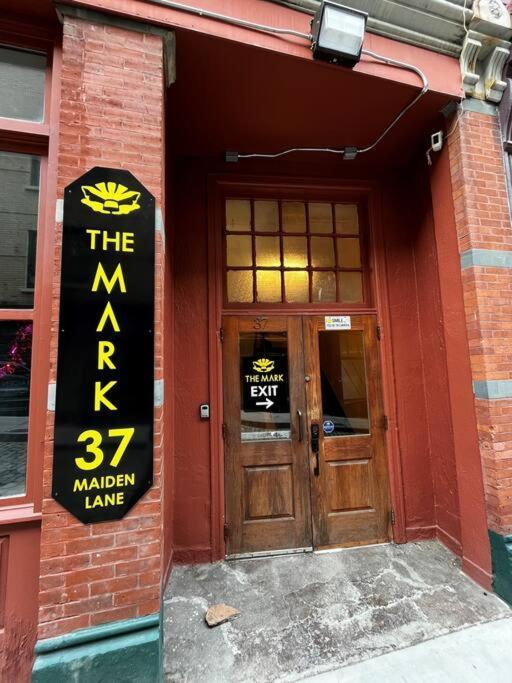 Downtown Albany 2 Bedroom + Workstation @ The Mark Exterior foto